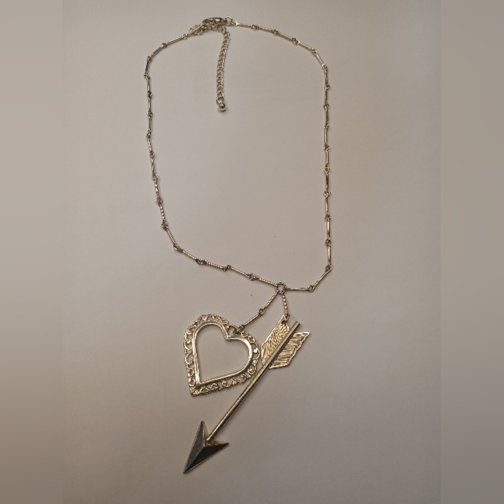 Heart and bow Archer necklace